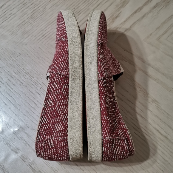 Toms Slid-on Shoes - Picture 5 of 12